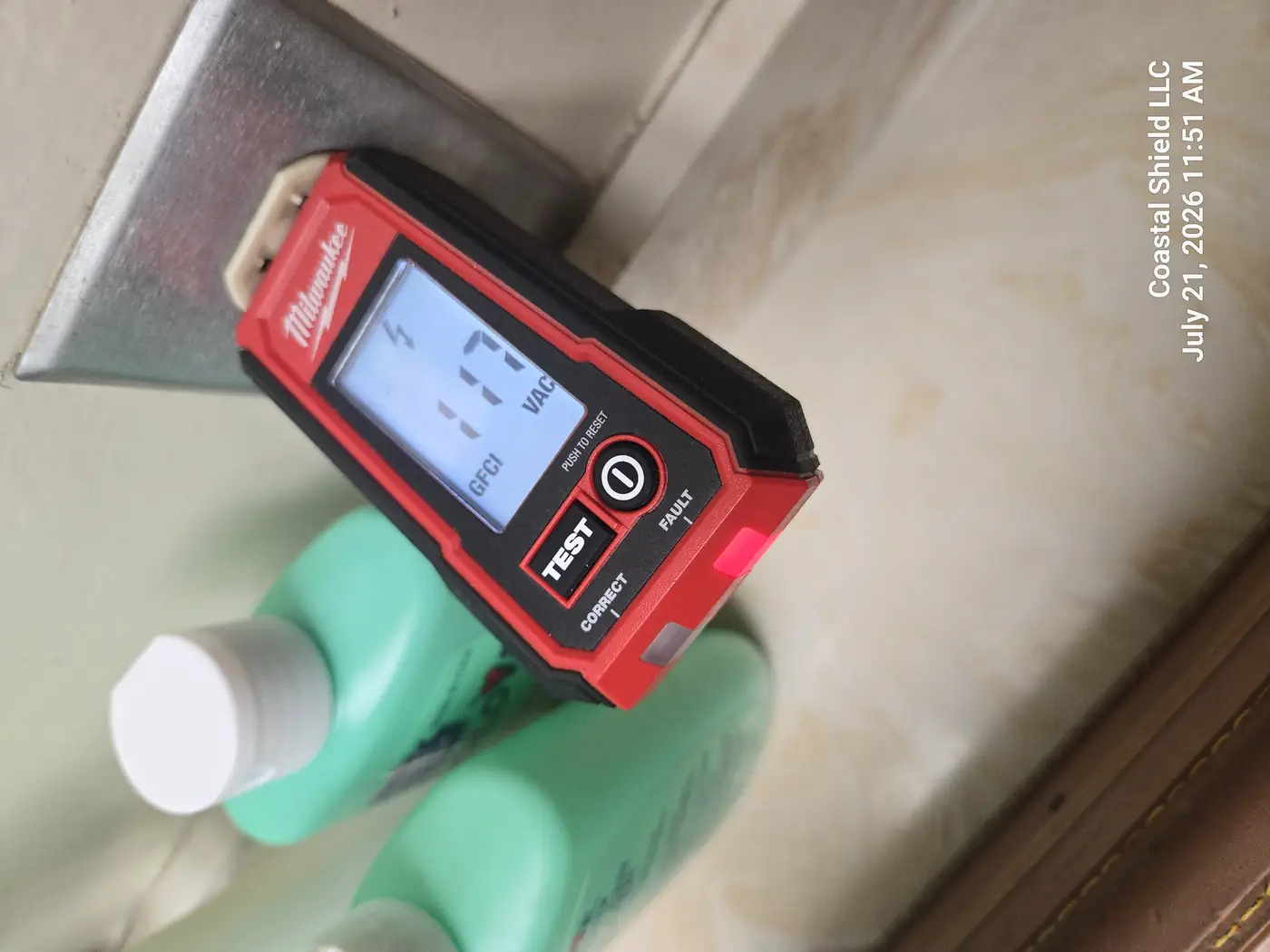 Receptacle tester showing no GFCI protection at a kitchen counter outlet